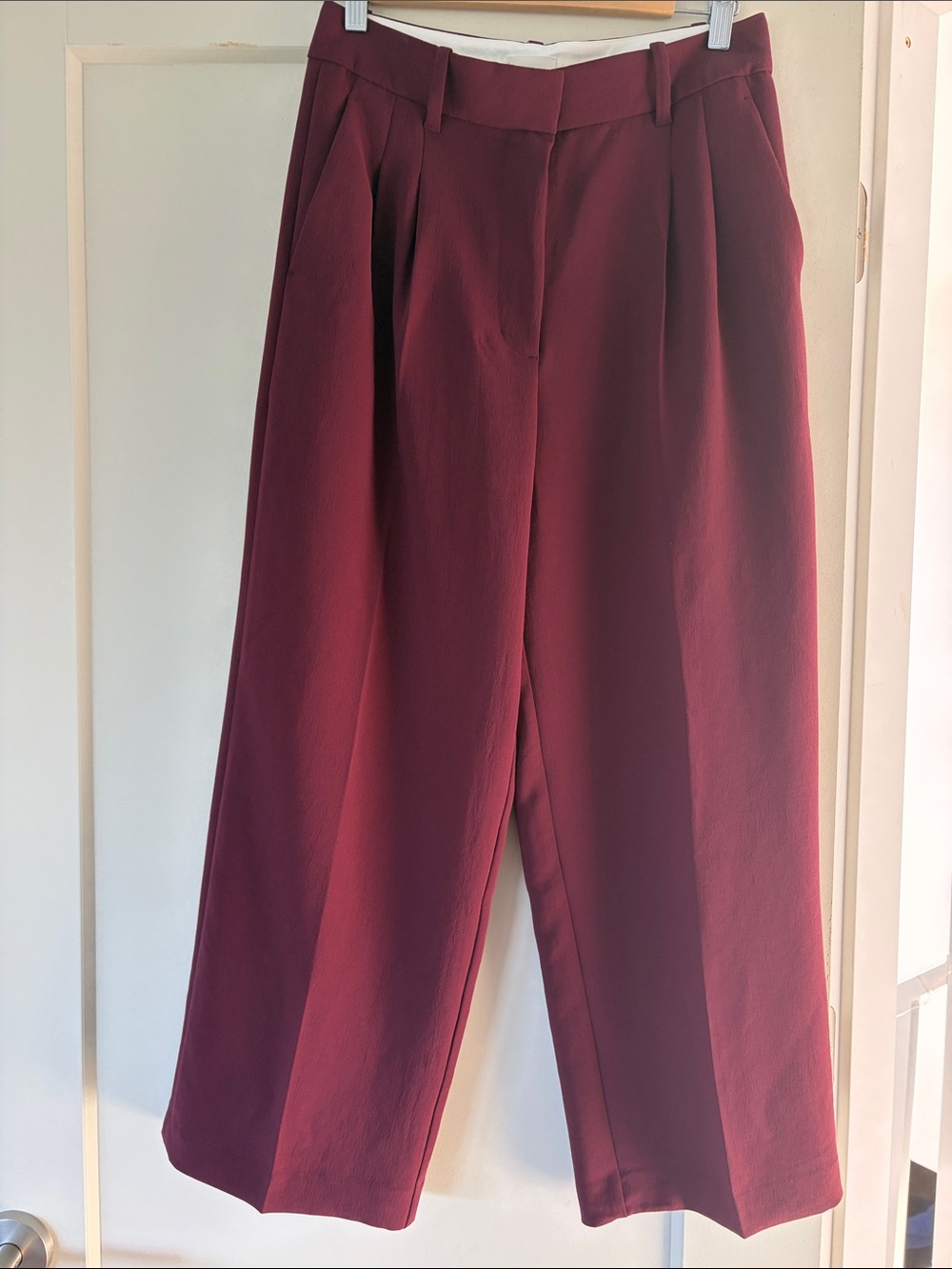 Wilfred aritzia effortless Pants cropped in Burgundy